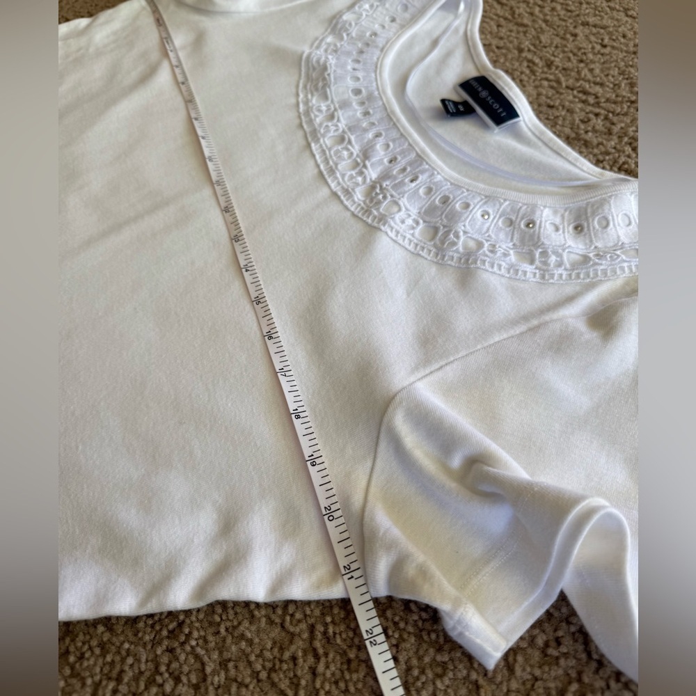 Karen Scott White Short Sleeve Tee Embroidered Eyelet Scoop Neck Top Size M - Picture 8 of 9